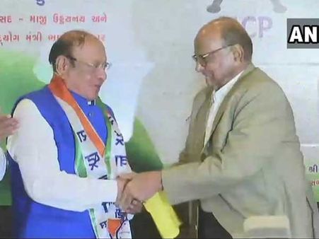Shankersinh Vaghela joins NCP in presence of Sharad Pawar