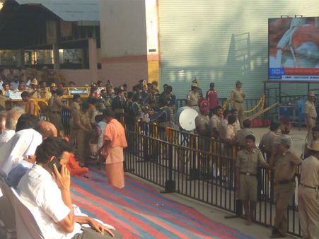 Police had tough time, but efficiently managed impatient devotees at Siddaganga Mutt