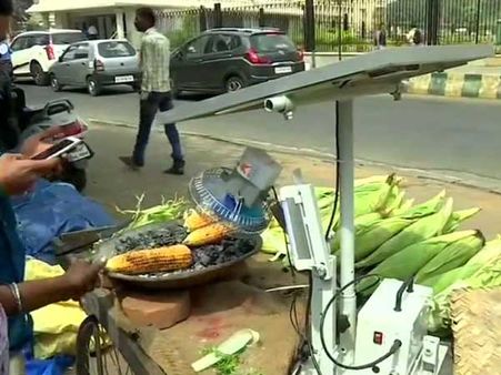 75-year-old Bengaluru woman uses solar energy to roast corns she sells; netizens love it