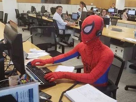 Man dresses up as Spider Man on final day in office, leaves co-workers, Twitterati stunned