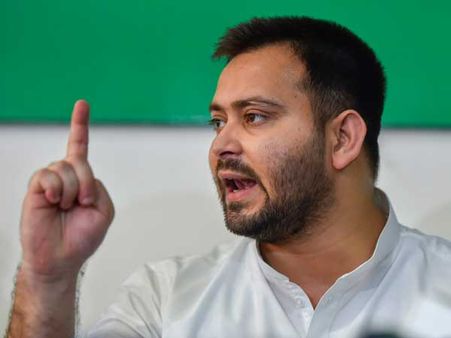 Tejashwi Yadav meets Akhilesh, pledges support to SP-BSP alliance