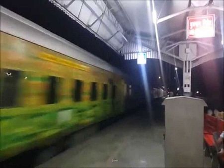 Armed men target two coaches of Jammu-Delhi Duronto Express, loot cash, jewellery