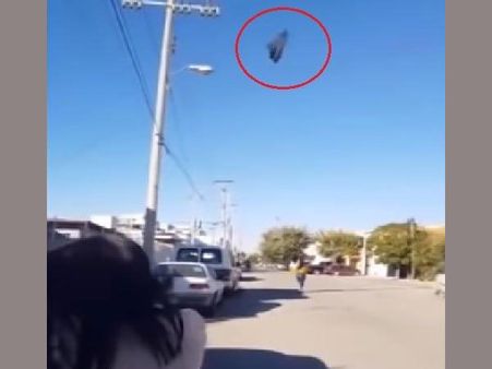 What a throw! Livid mom throws shoe at fleeing daughter from a distance and it’s incredible