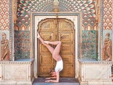 US blogger says Indians too poor to buy iPhone; draws flak on Twitter