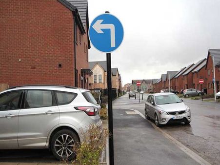 UK: Misplaced ‘take left’ sign sees cars almost entering couple’s house every time