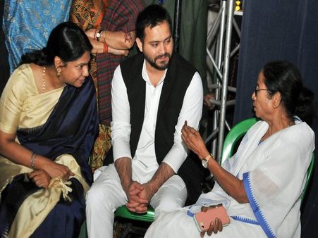 CBI vs Bengal: Tejashwi Yadav, Kanimozhi visit Mamata at dharna site, express solidarity