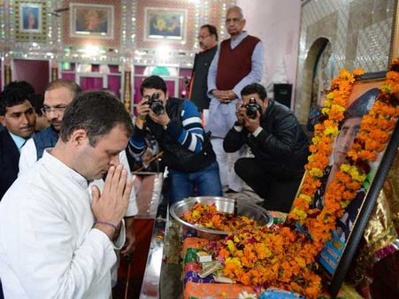 Rahul, Priyanka meet Pulwama martyr’s families, recall Rajiv Gandhi’s assassination