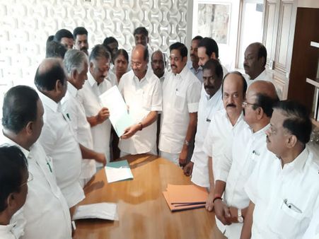 AIADMK-PMK form alliance in Tamil Nadu for Lok Sabha polls