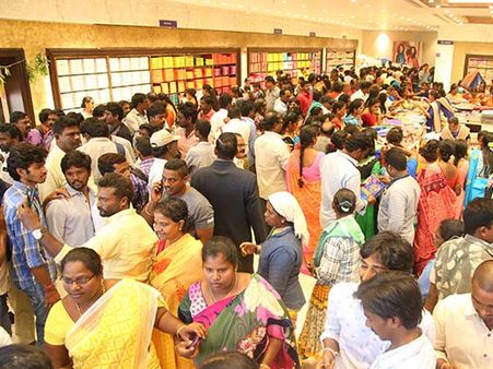 Hyderabad: Stampede-like situation at CMR shopping mall over sarees for Rs 10