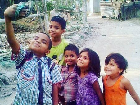 There is something special with this ‘selfie’; even celebs can’t ignore it