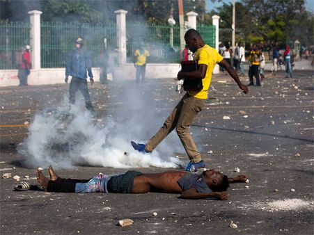 Venezuela: Crisis worsens as security forces fire at protesters; 2 killed