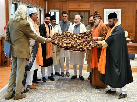 PM Modi hands over 'chadar' to be offered at Ajmer Sharif Dargah