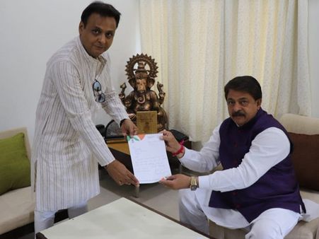 Senior Guj Cong leader Jawahar Chavda resigns as MLA