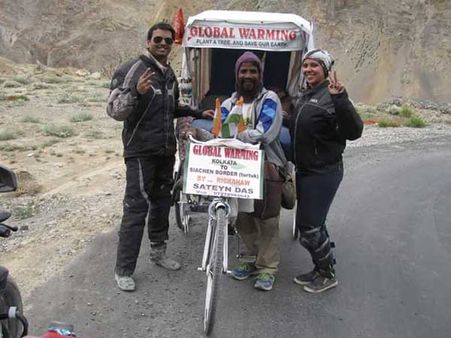 This Kolkata rickshaw-puller is all set to ride to Pakistan to spread message of peace