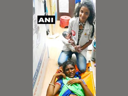 20-year-old goes into labour while travelling to Mumbai, delivers baby at One-Rupee clinic