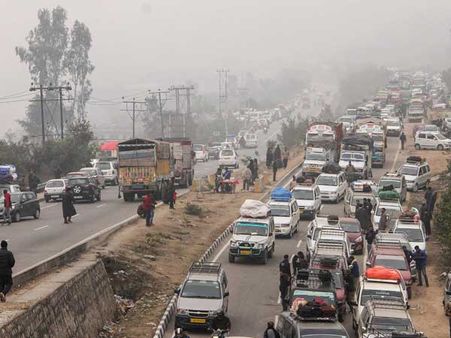 Highway ban protests in J&K get louder