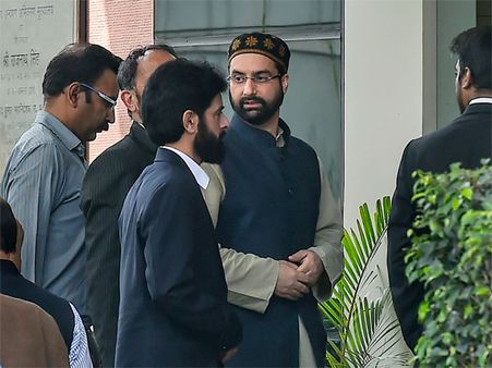 Mirwaiz to be questioned along with son today in terror funding case