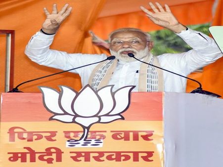 Mahamilavatis can only think of future of their dynasty, says PM Modi