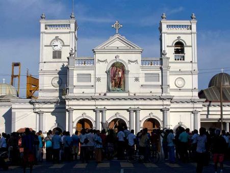 Sri Lankan police discover bombers' safe house, seize car that carried explosives
