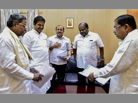 Karnataka JDS-Cong government may go for cabinet expansion to save alliance