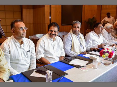 7 skip Congress meet in Karnataka: Is the crisis deepening?