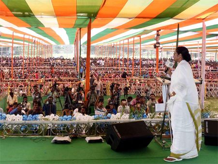 When Mamata asked crowd to chant 'chowkidar chor hai'