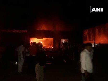 Pune: 5 killed in fire at cloth godown in Uruli Devachi village