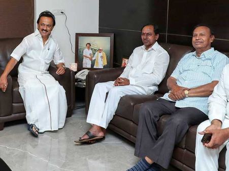 'Don't see chance for third front': Stalin snubs KCR