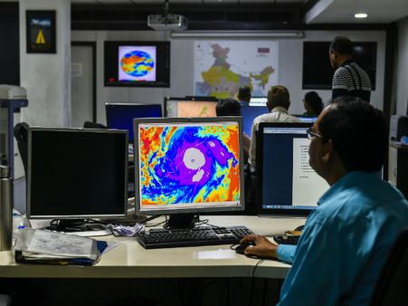 Cyclone Fani to make landfall in Odisha's Puri today, 11 lakh evacuated; Bengal, Andhra on alert