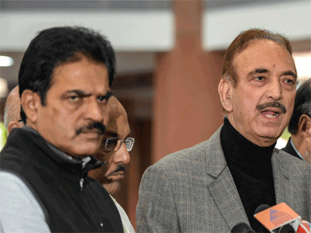 Congress rushes top brass to save Karnataka government