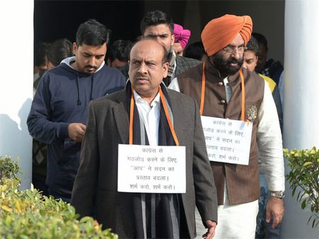 Vijender Gupta files defamation case against Kejriwal, Sisodia for linking him to a conspiracy