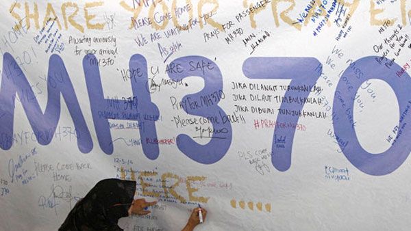 Depressed pilot of Flight MH370 may have 'crashed plane' in murder-suicide