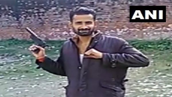 In Video, UP inmates seen flashing pistol, made of clay, says government