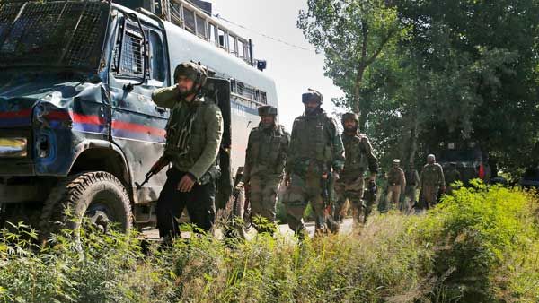 Shopian Encounter: One terrorist gunned down, one army personnel martyred