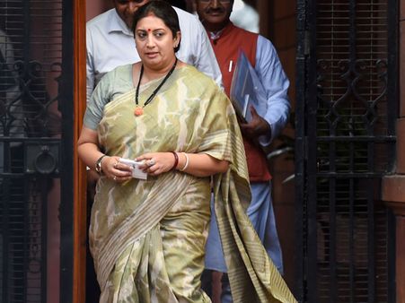 Extremely kind: Smriti Irani is all praise for Maneka Gandhi
