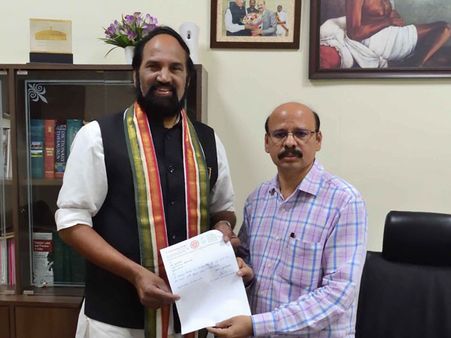 12 Telangana Congress MLAs join ruling TRS, speaker approves merger