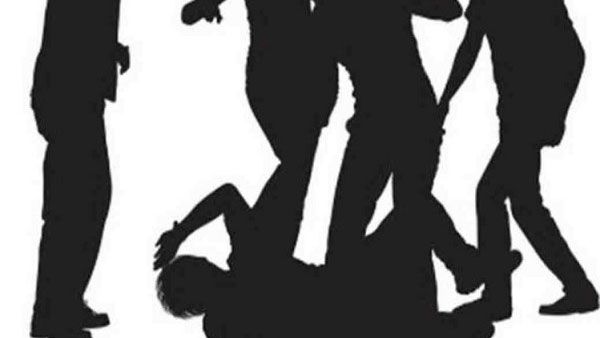 Thief calls cops for help after being caught by mob