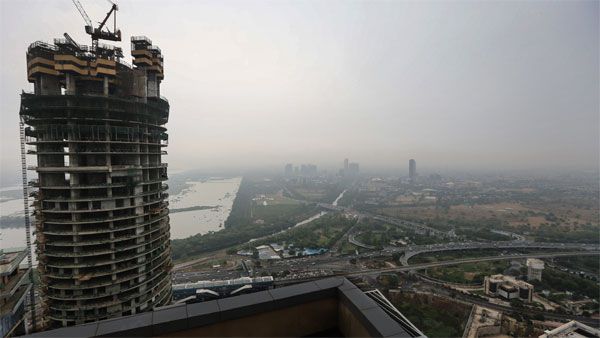 A cool cloudy morning in Delhi, light rains expected