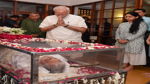 PM Modi pays tribute to Sheila Dikshit at her residence