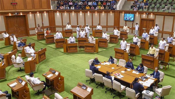 Induction of Congress MLAs into BJP is death of Parrikar's legacy, says outgoing Goa deputy CM