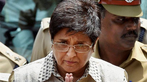 Setback for Kiran Bedi: SC orders L-G to seek relief in Madras HC