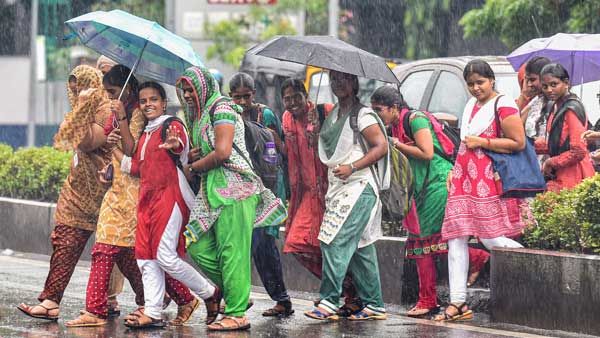 Mumbaikars to expect moderate rains with some intense showers today