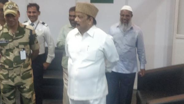 BJP accuses HDK of blackmailing Roshan Baig, asks CM to explain 'secret meeting'