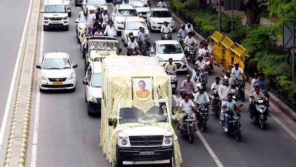 Sheila Dikshit cremated with State Honours, top leaders present