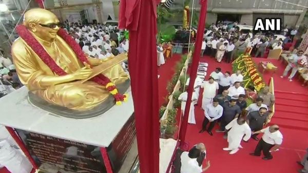 West Bengal CM Mamata Banerjee unveils Karunanidhi's statue