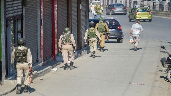 Kashmir Crisis updates: Opposition delegation returns to Delhi, cries foul