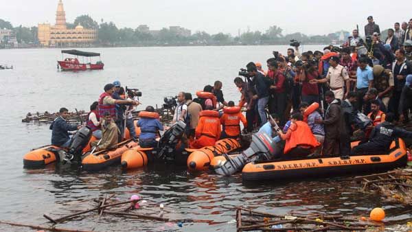 11 killed as boat capsizes in Bhopal river during Ganesh visarjan