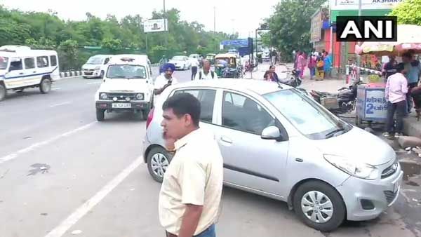 Delhi: Four gunmen open fire at police team Near Akshardham temple