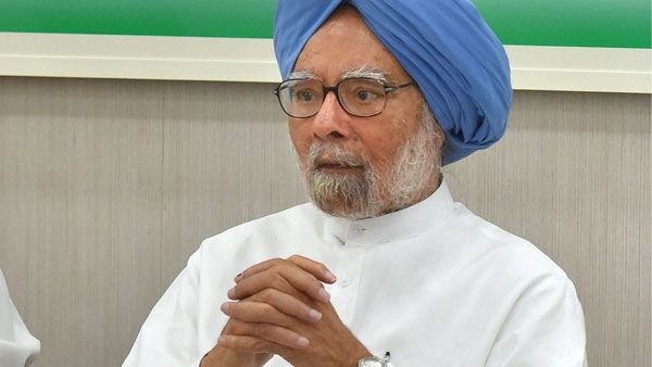 On economic slowdown, Shiv Sena advises Modi to 'Listen to Manmohan Singh'