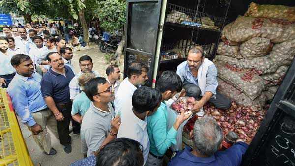 Govt bans all varieties of onion export with immediate effect to curb price rise